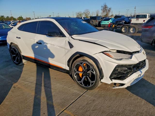 Lamborghini Urus Image 3