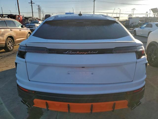 Lamborghini Urus Image 10