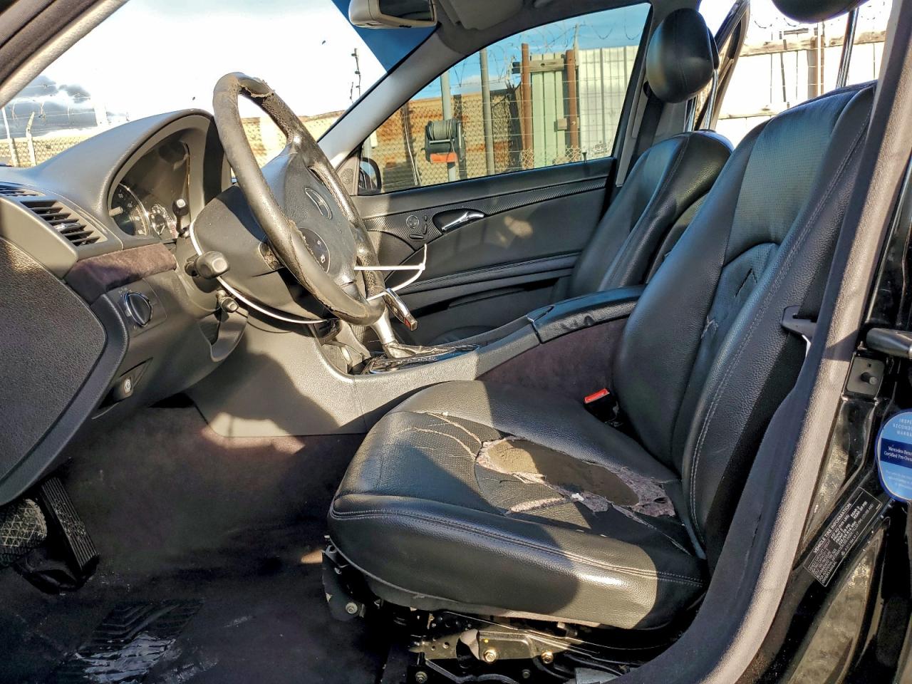 Mercedes-Benz E-Class 320 Image 11