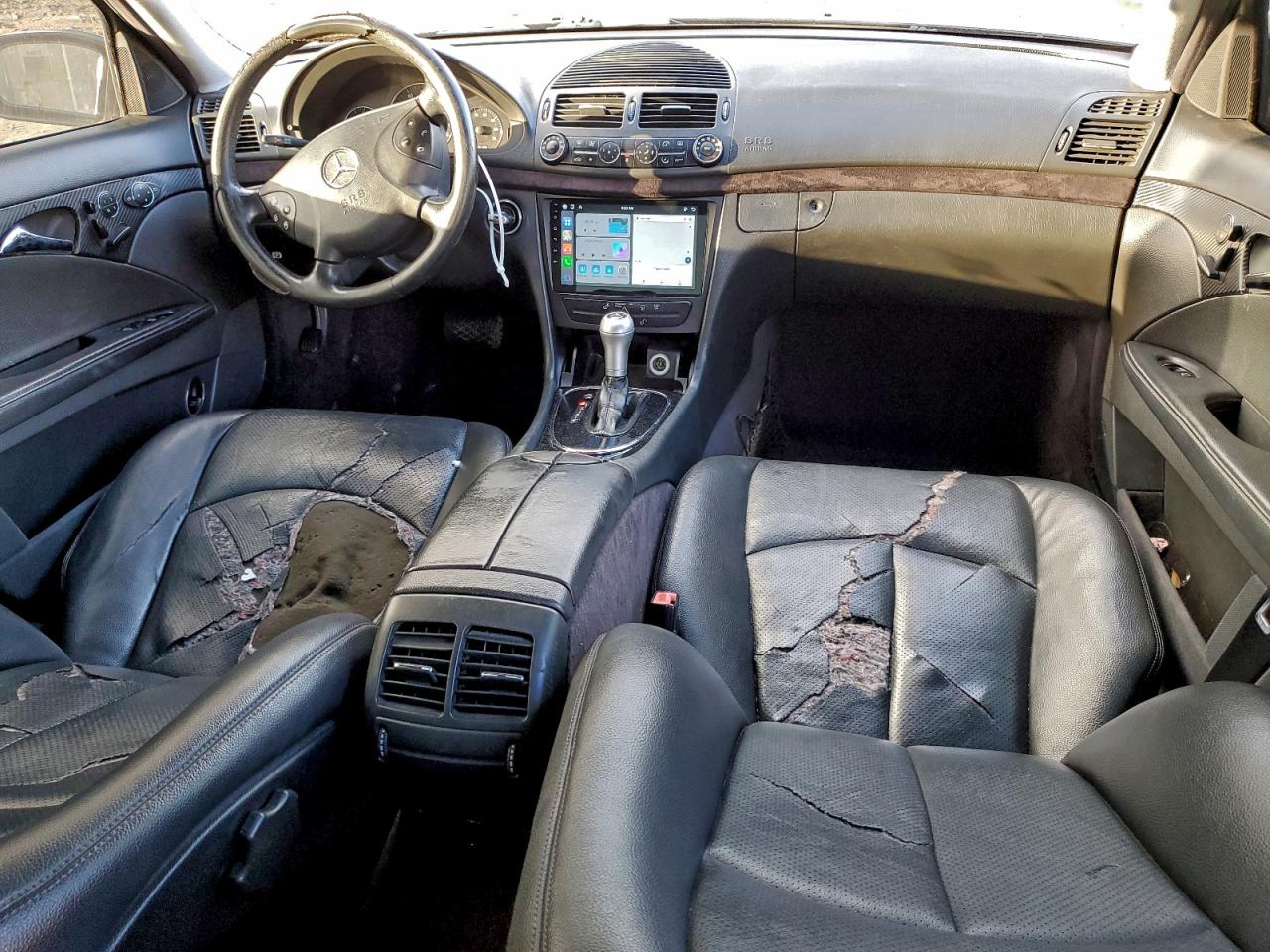 Mercedes-Benz E-Class 320 Image 12