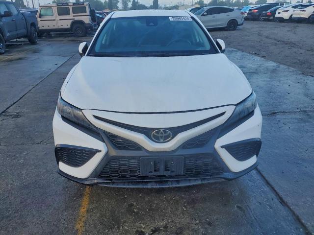 Toyota Camry Se Image 5