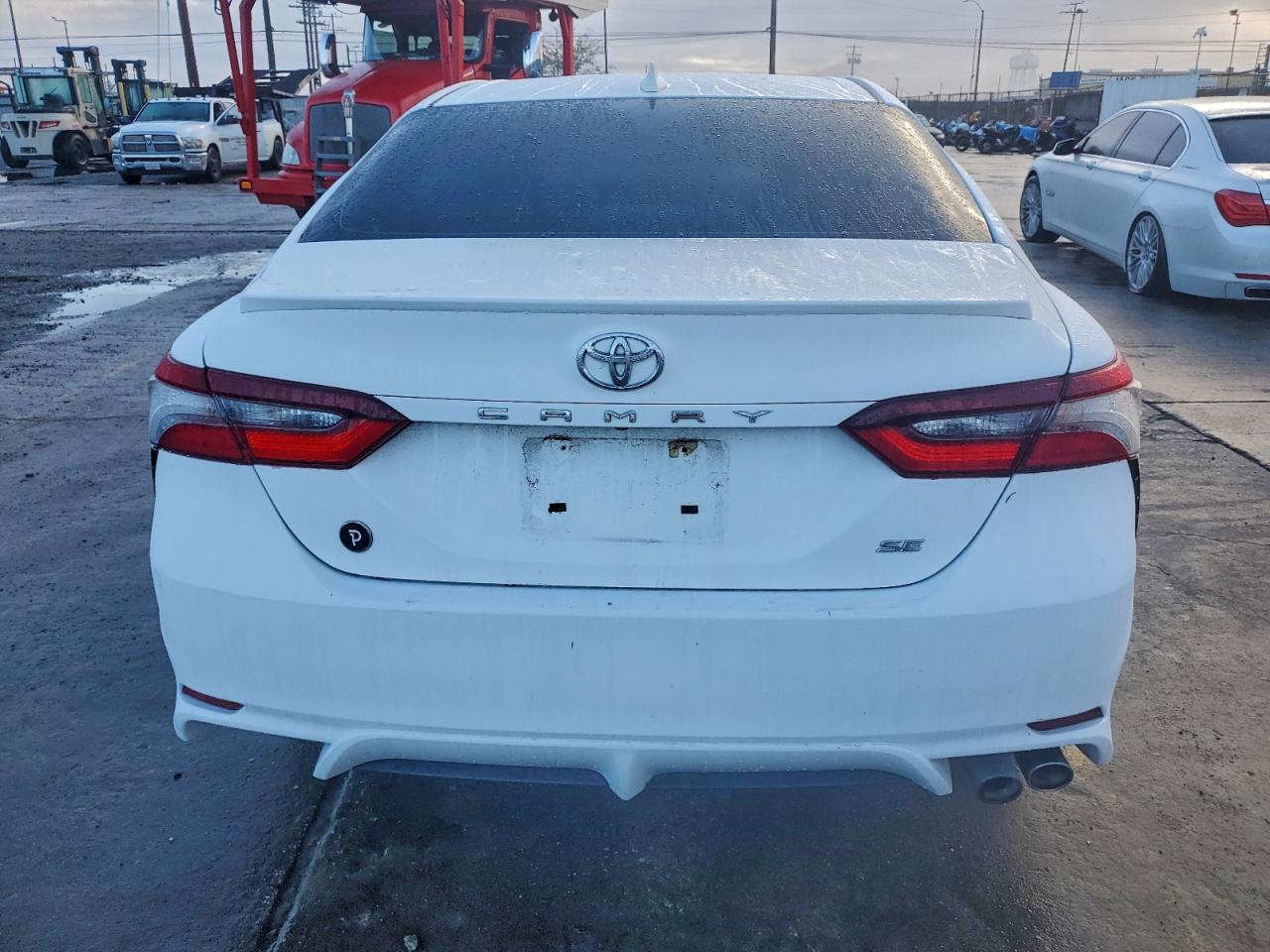 Toyota Camry Se Image 12