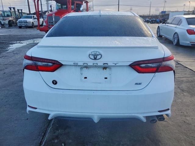 Toyota Camry Se Image 12