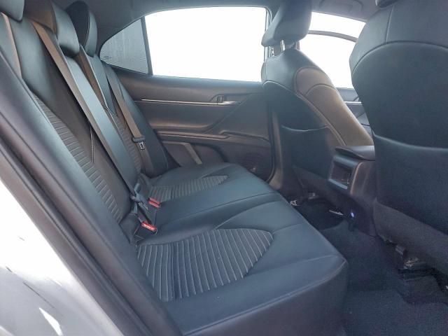 Toyota Camry Se Image 6