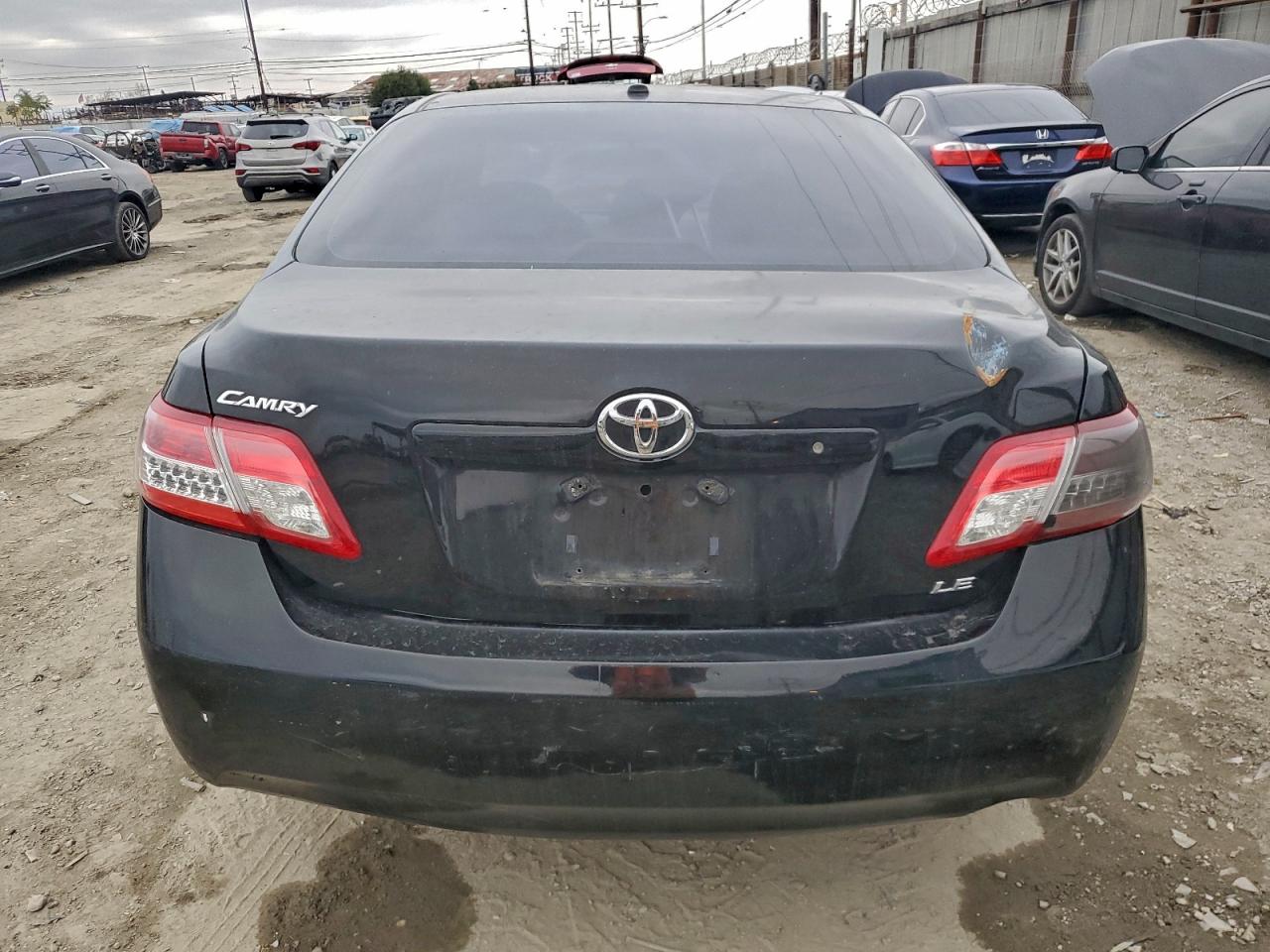 Toyota Camry Base Image 3