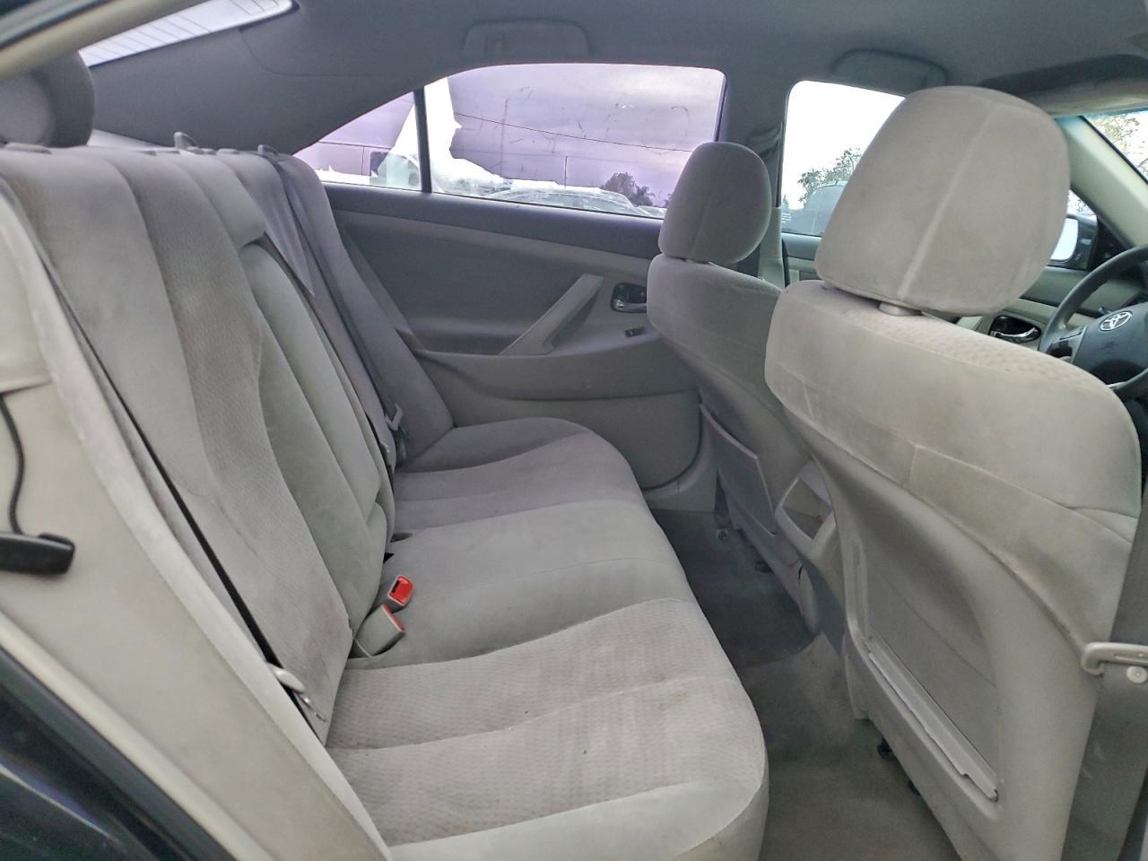 Toyota Camry Base Image 12