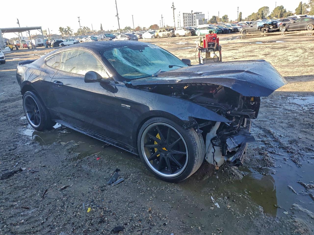 Ford Mustang Image 3