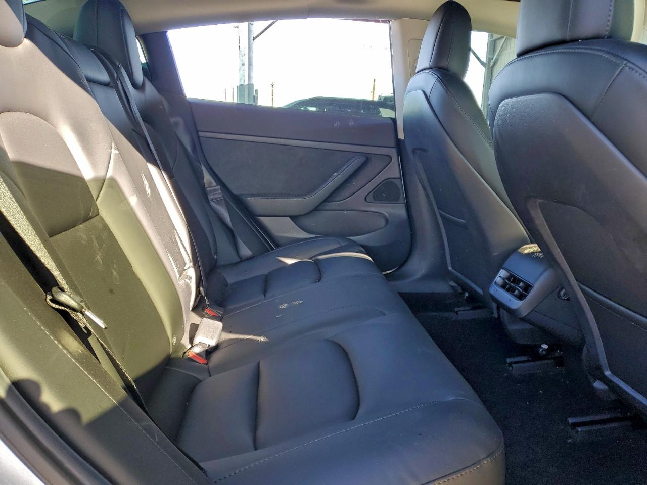 Tesla Model 3 Image 8