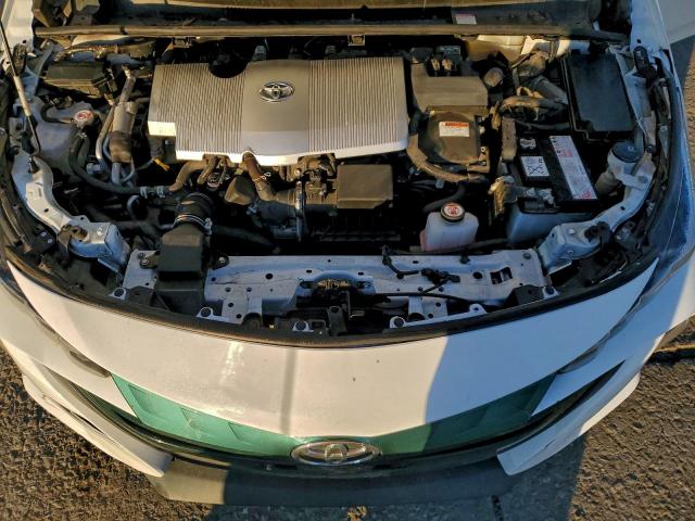 Toyota Prius Le Image 10