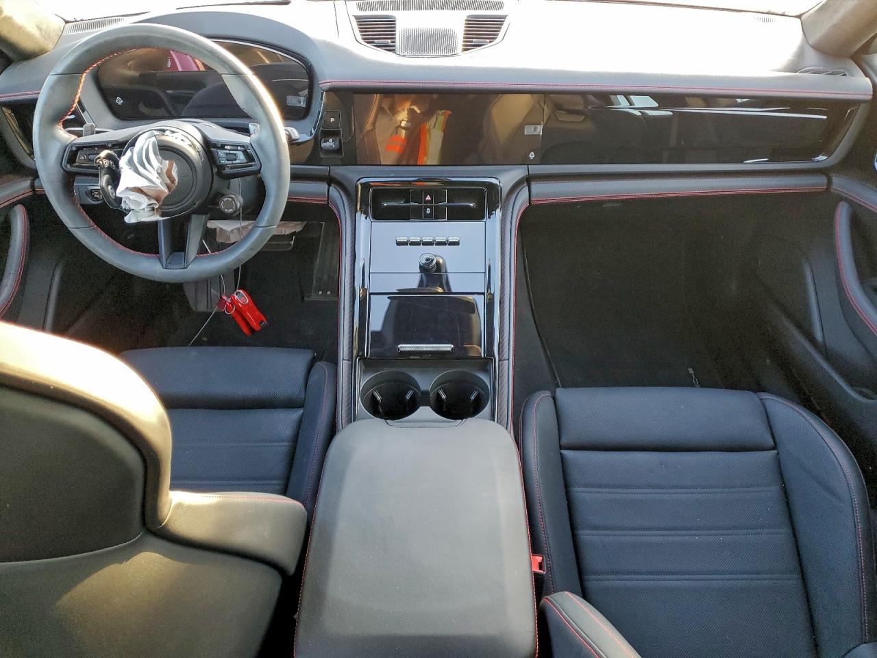 Porsche Panamera Base Image 10