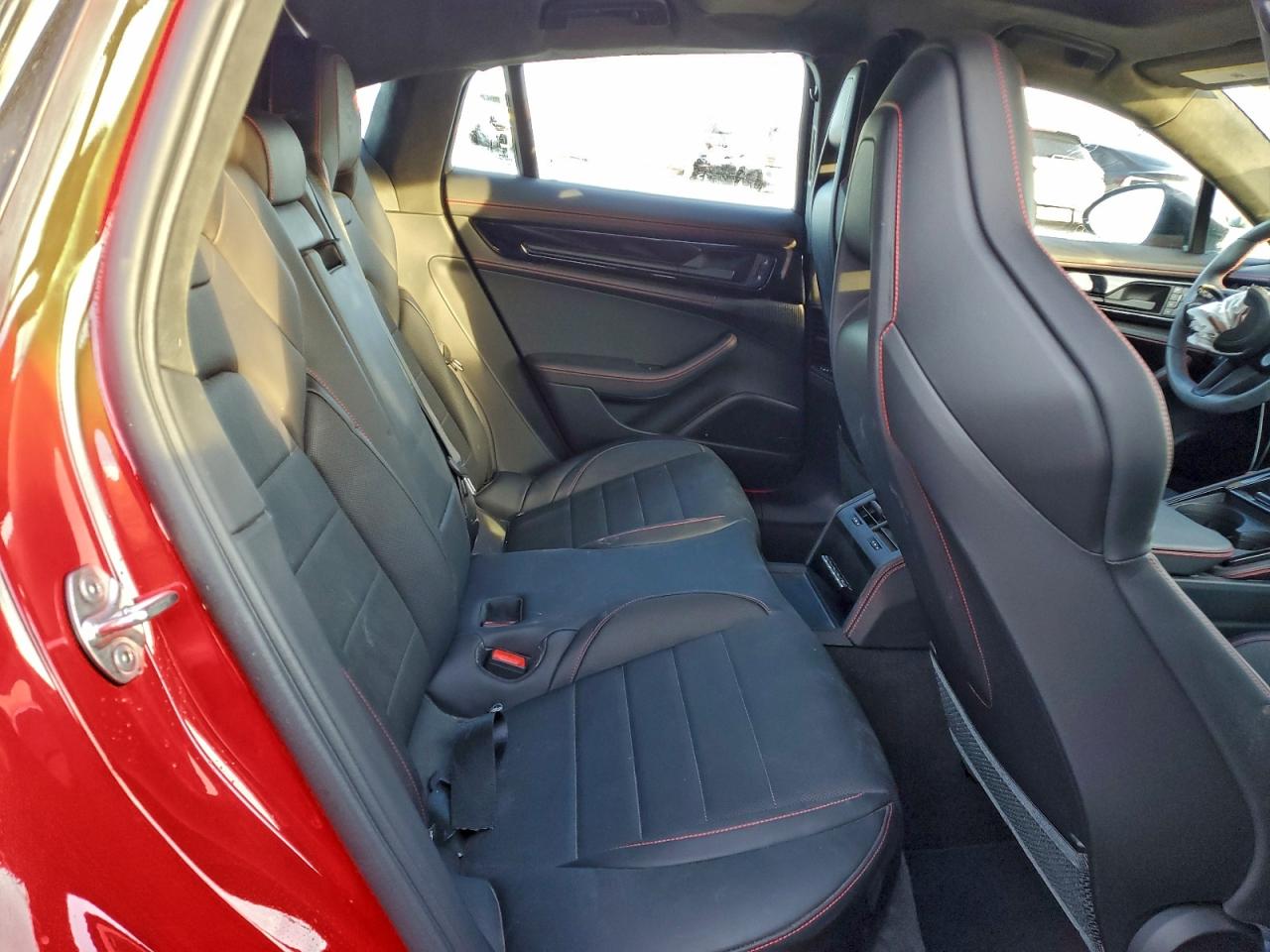 Porsche Panamera Base Image 8