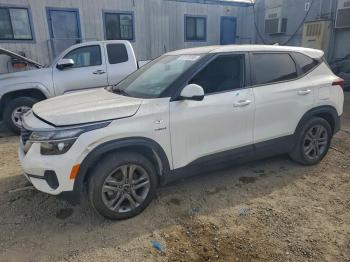  Salvage Kia Seltos