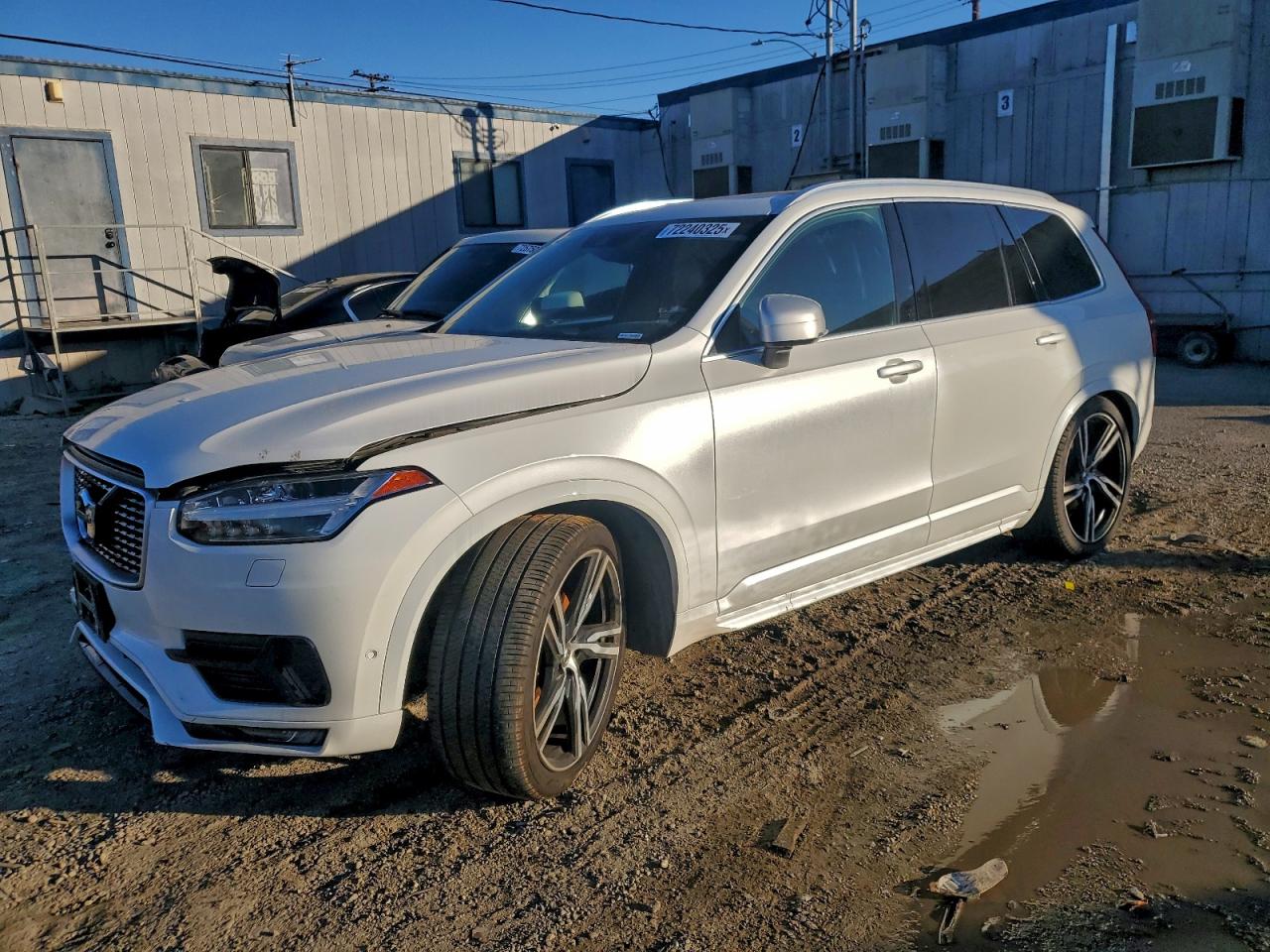 Volvo XC90 T6 Image 1