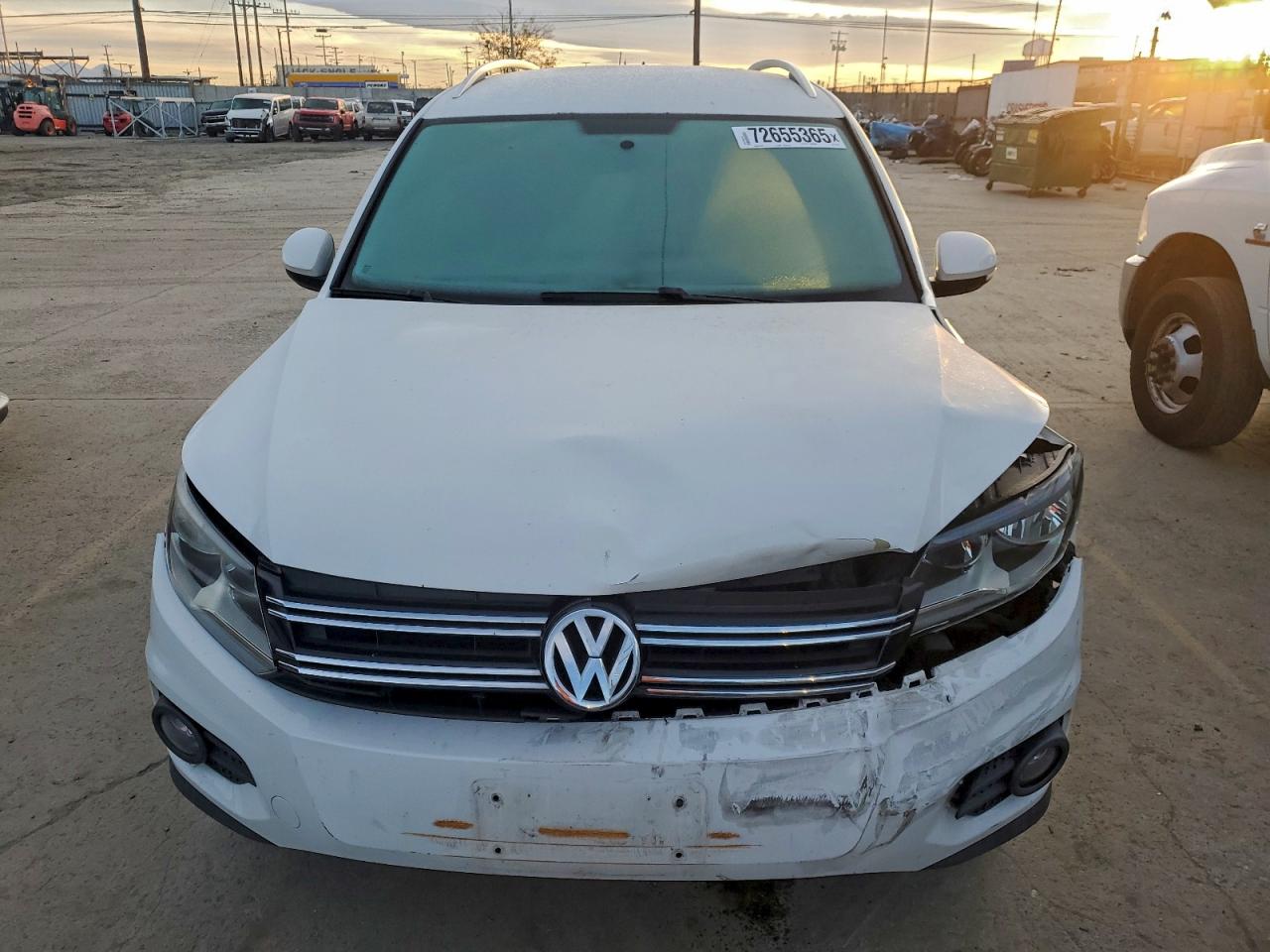 Volkswagen Tiguan S Image 2