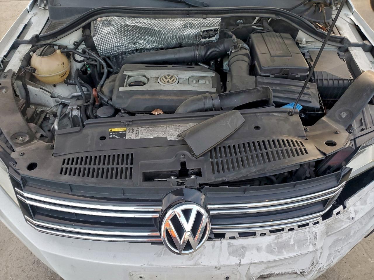 Volkswagen Tiguan S Image 11