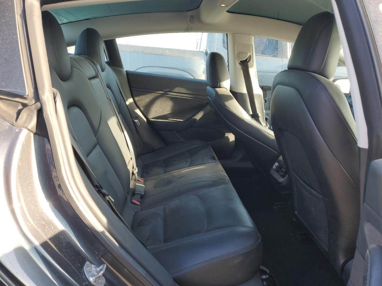 Tesla Model 3 Image 9