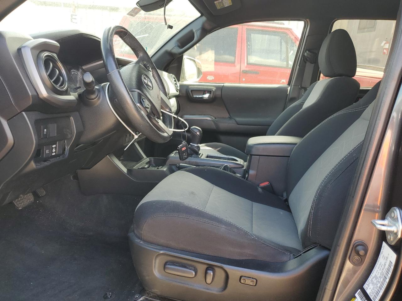 Toyota Tacoma Double Cab Image 4