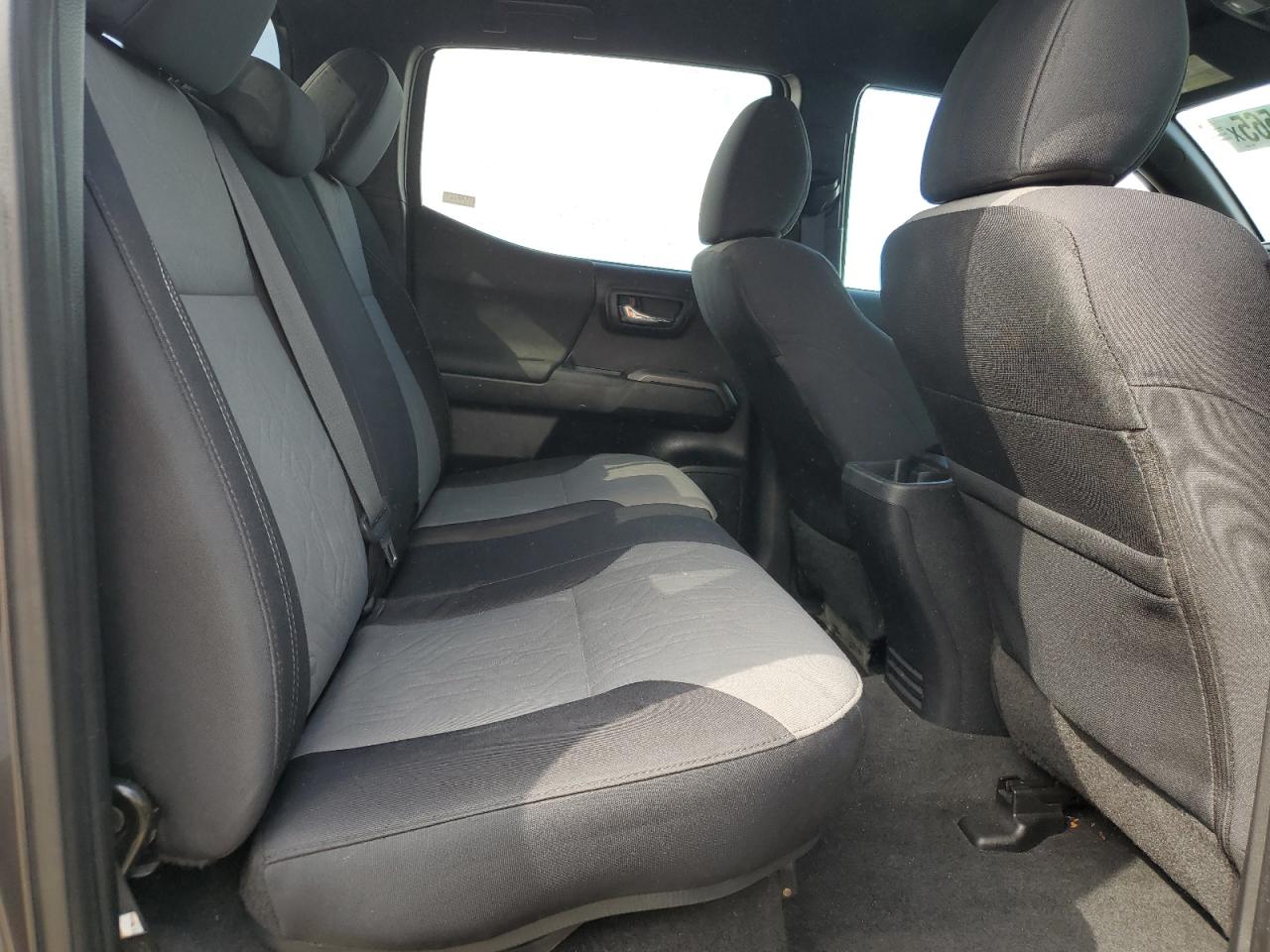 Toyota Tacoma Double Cab Image 13