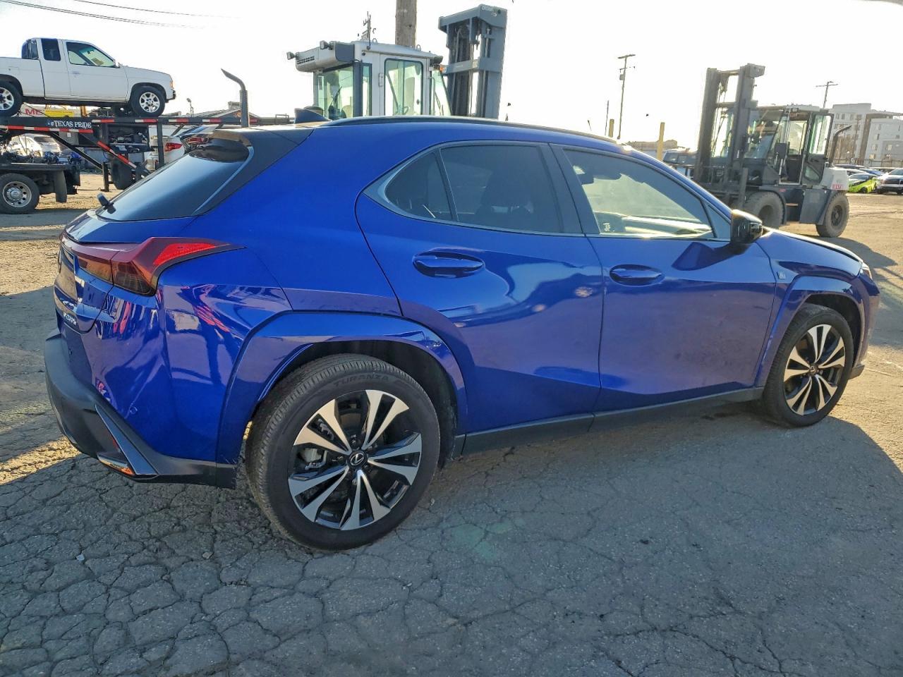 Lexus Ux 300h Base Image 4