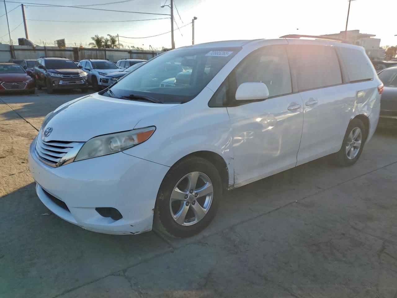 Toyota Sienna Le Image 1