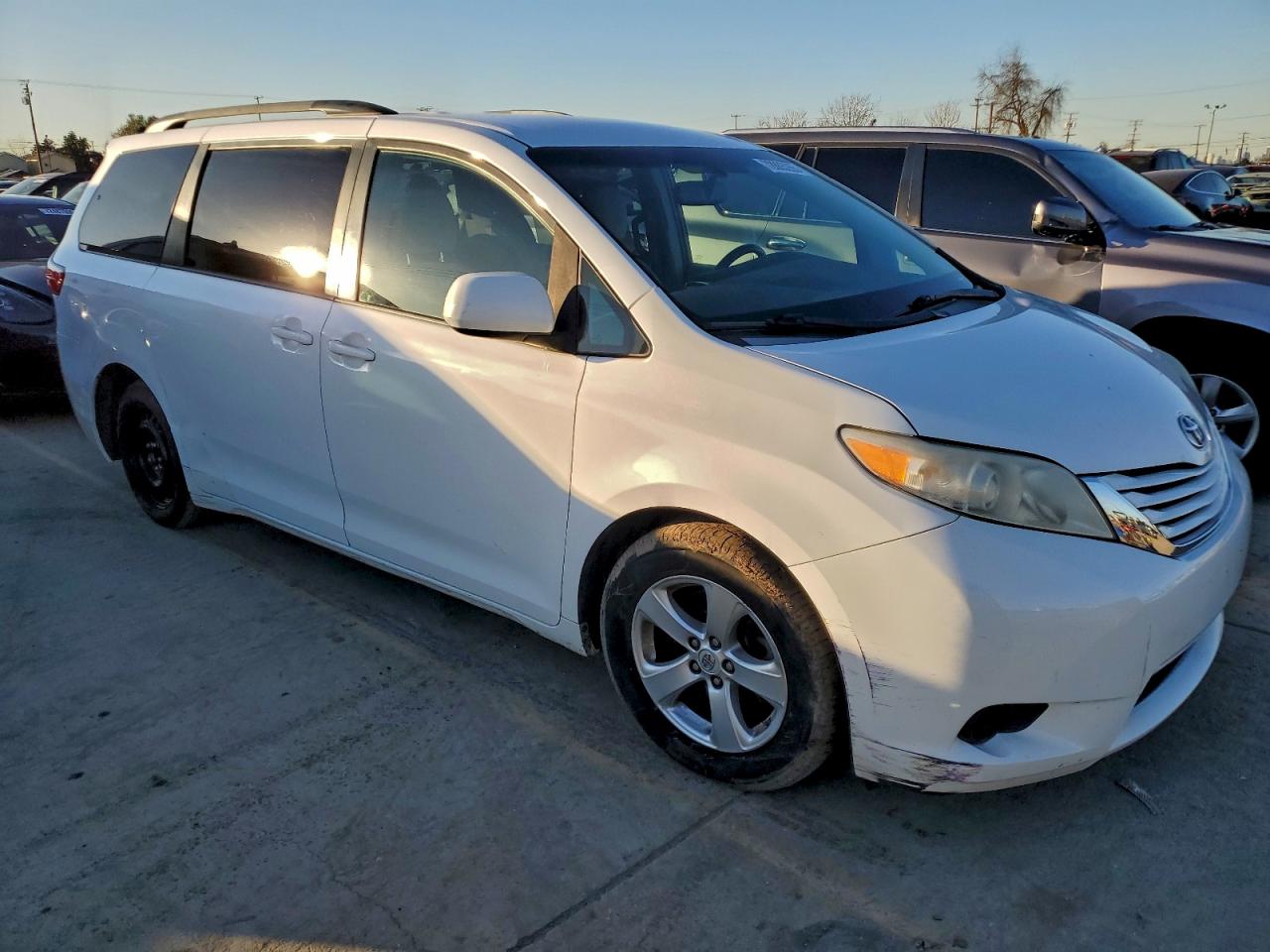Toyota Sienna Le Image 3