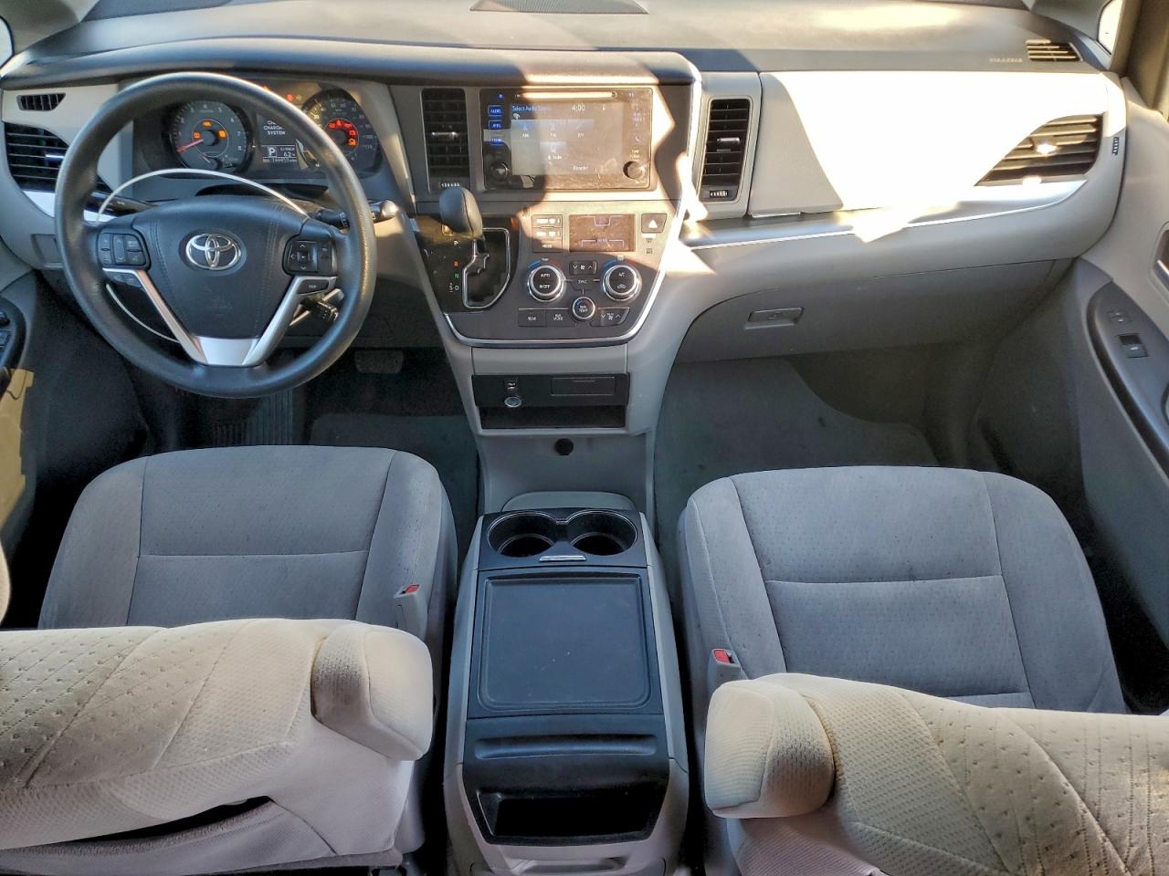 Toyota Sienna Le Image 11