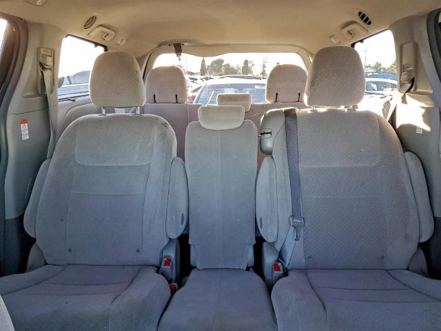 Toyota Sienna Le Image 10