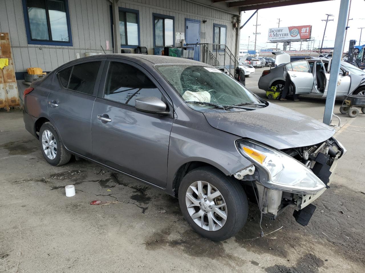 Nissan Versa S Image 2