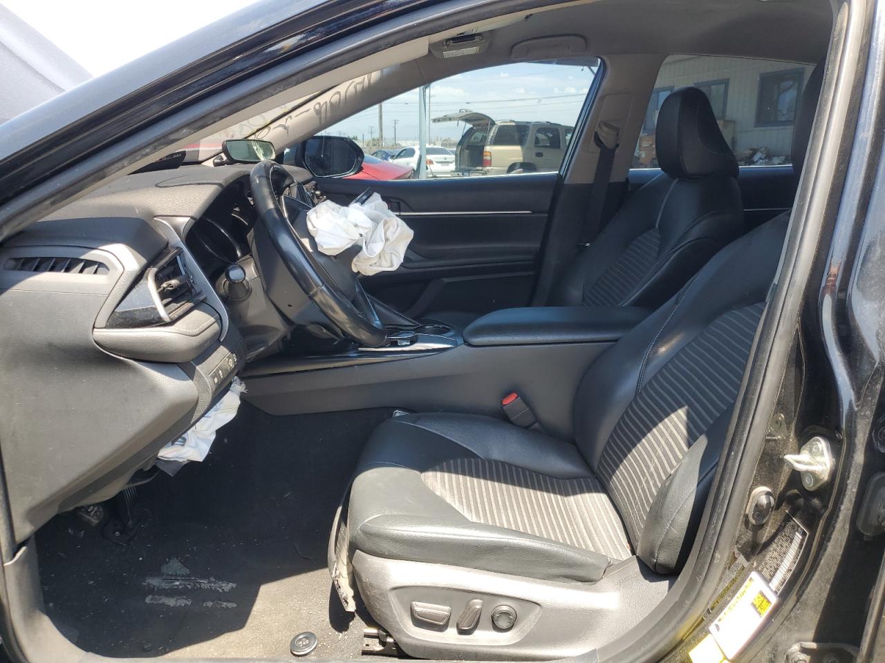 Toyota Camry Se Image 4