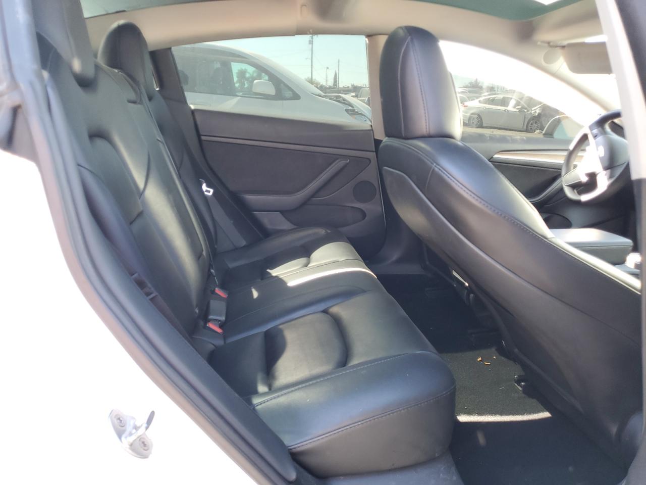 Tesla Model 3 Image 10