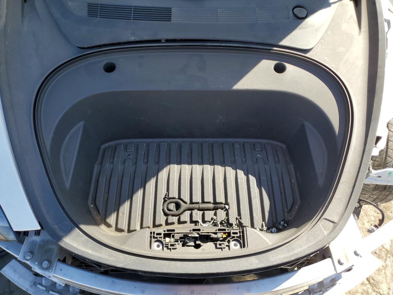 Tesla Model 3 Image 8