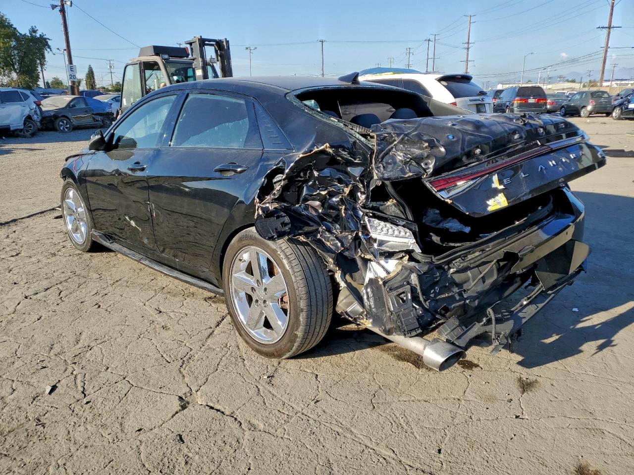 Hyundai ELANTRA Image 2