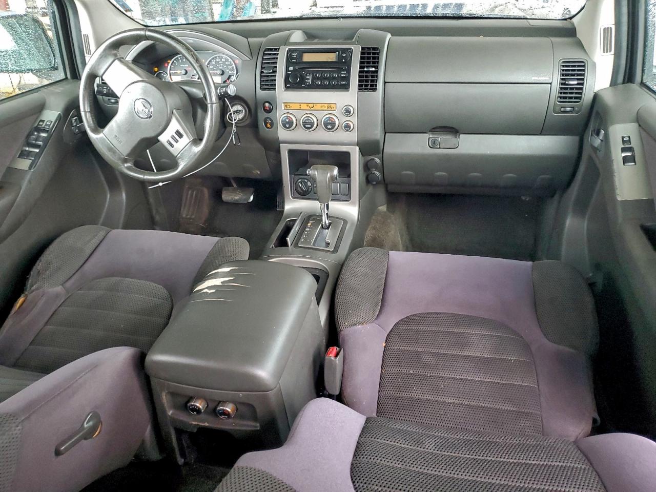 Nissan Pathfinder Le Image 3